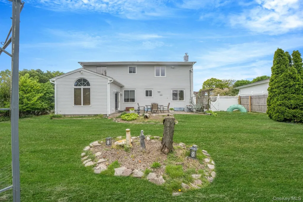 75 Pawnee Drive Commack NY 11725