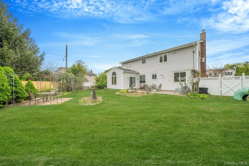 75 Pawnee Drive Commack NY 11725