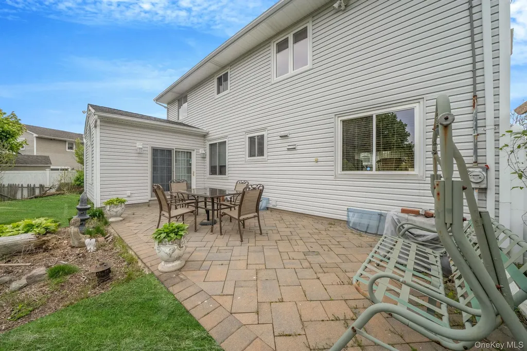 75 Pawnee Drive Commack NY 11725