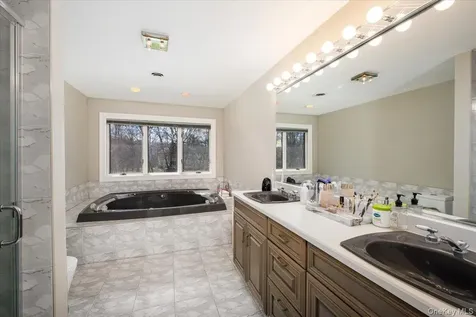 11 Baker Lane Suffern NY 10901