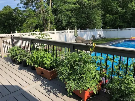 11 Baker Lane Suffern NY 10901