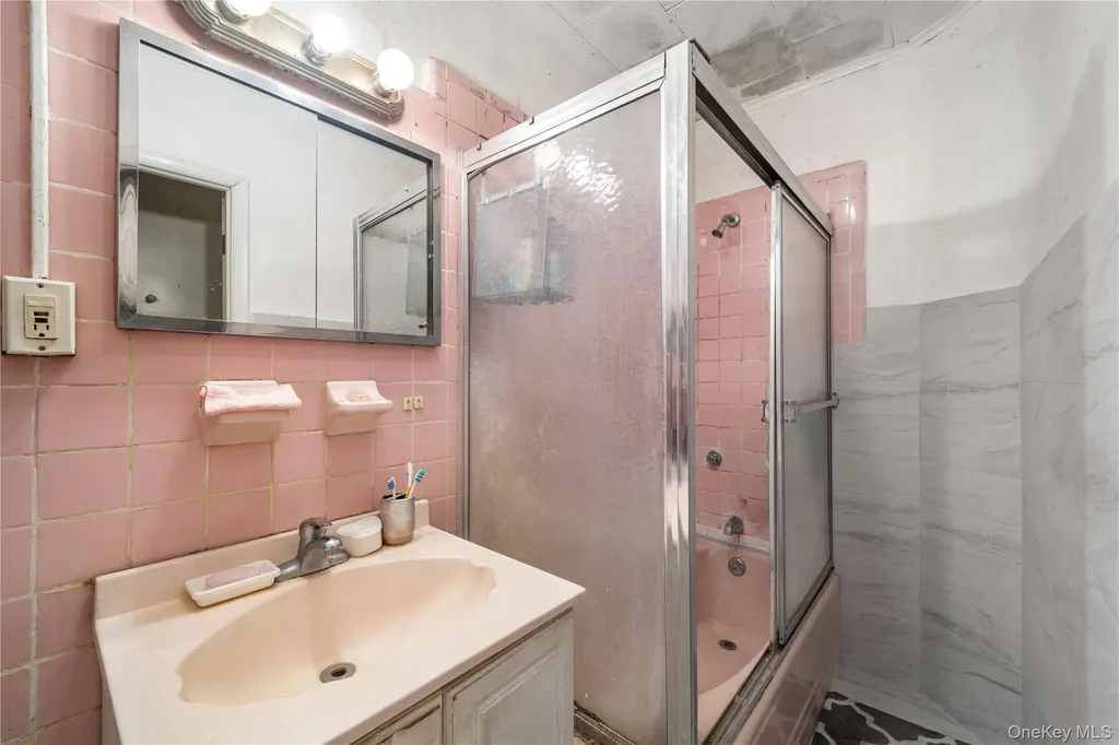 60-77 69th Avenue Ridgewood NY 11385