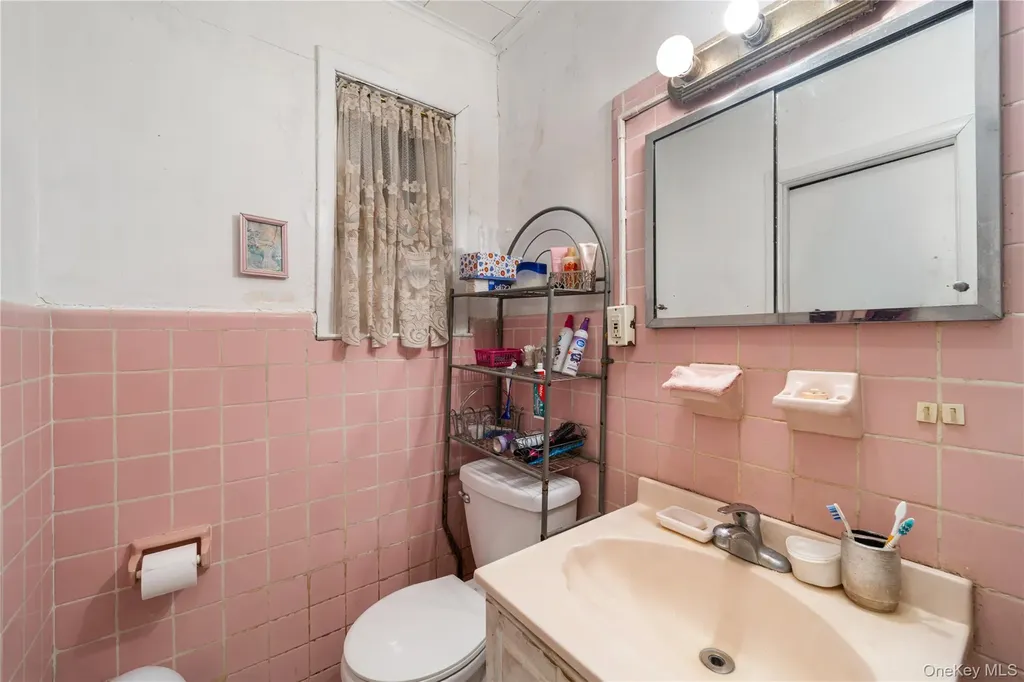 60-77 69th Avenue Ridgewood NY 11385