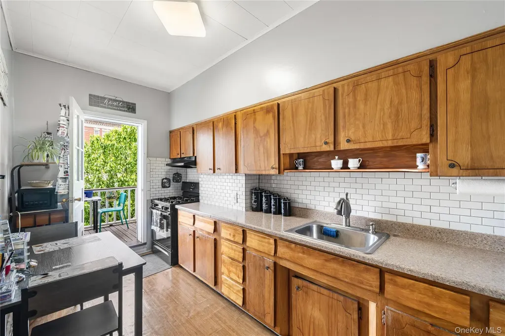 60-77 69th Avenue Ridgewood NY 11385