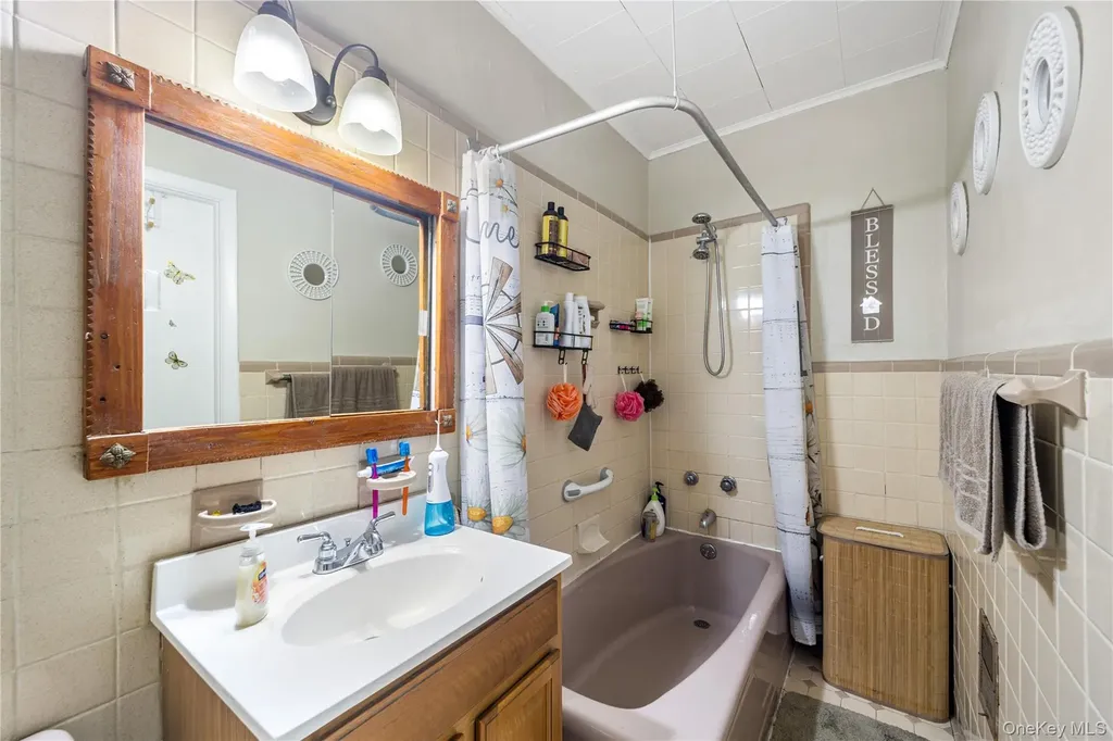 60-77 69th Avenue Ridgewood NY 11385