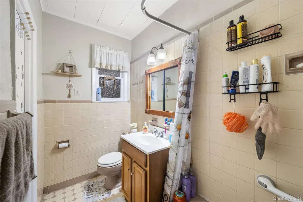 60-77 69th Avenue Ridgewood NY 11385