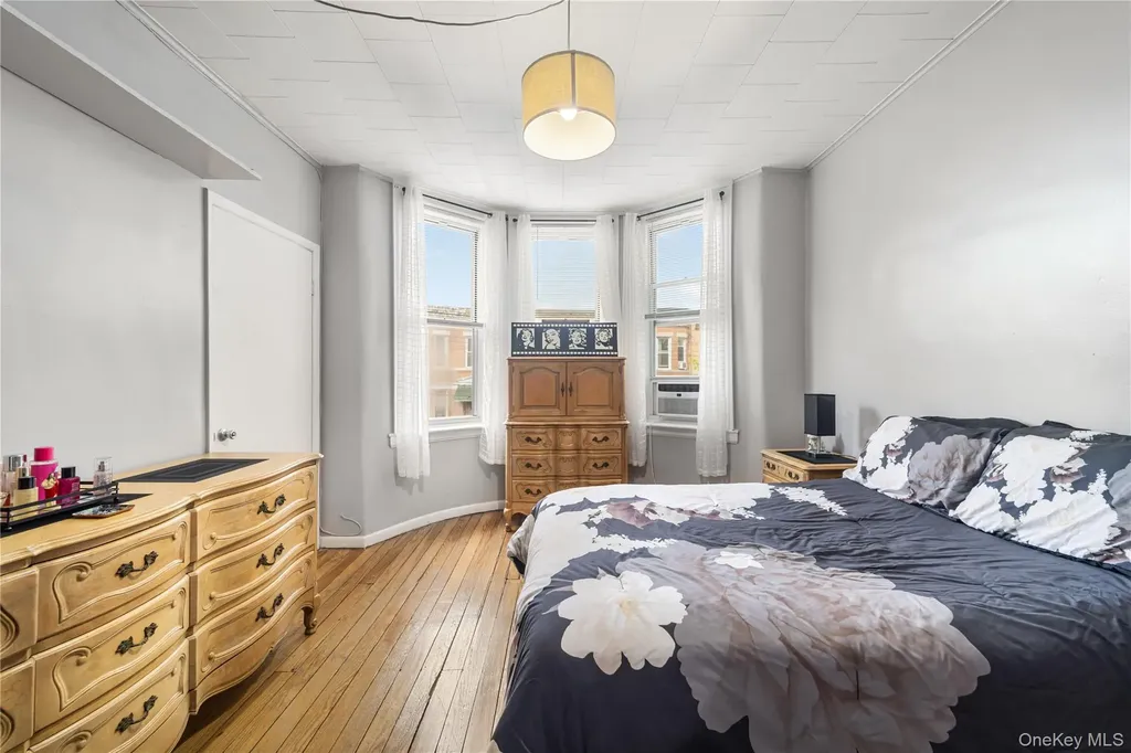 60-77 69th Avenue Ridgewood NY 11385