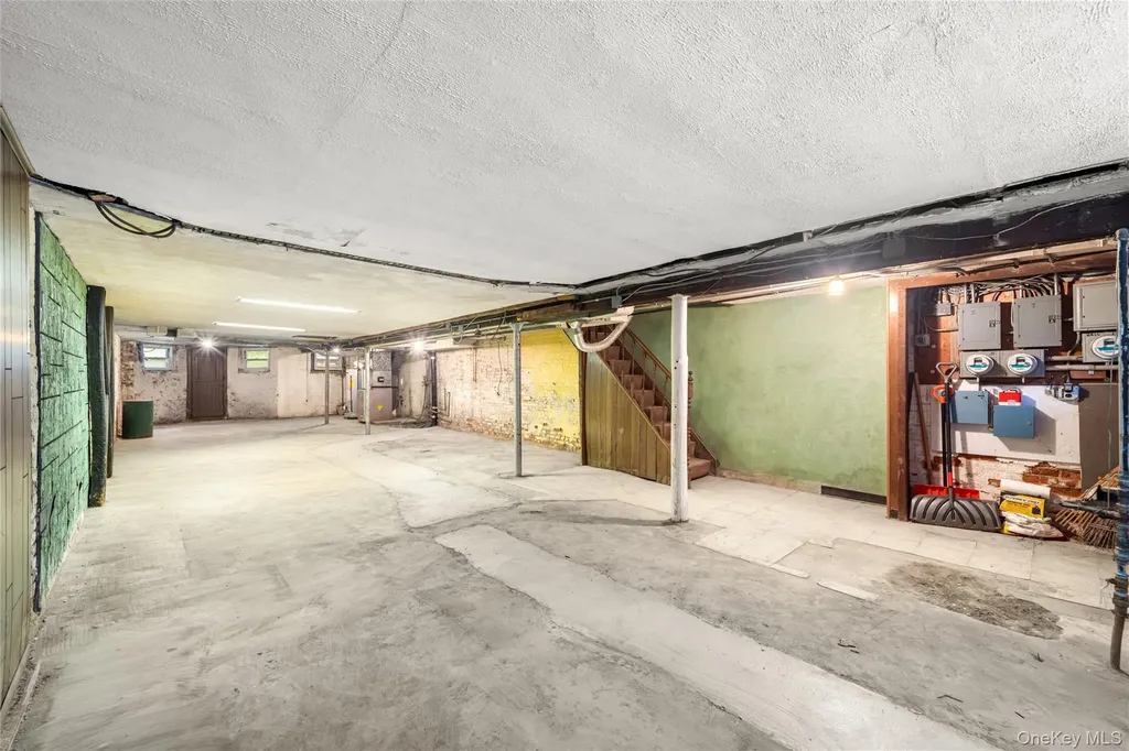 60-77 69th Avenue Ridgewood NY 11385