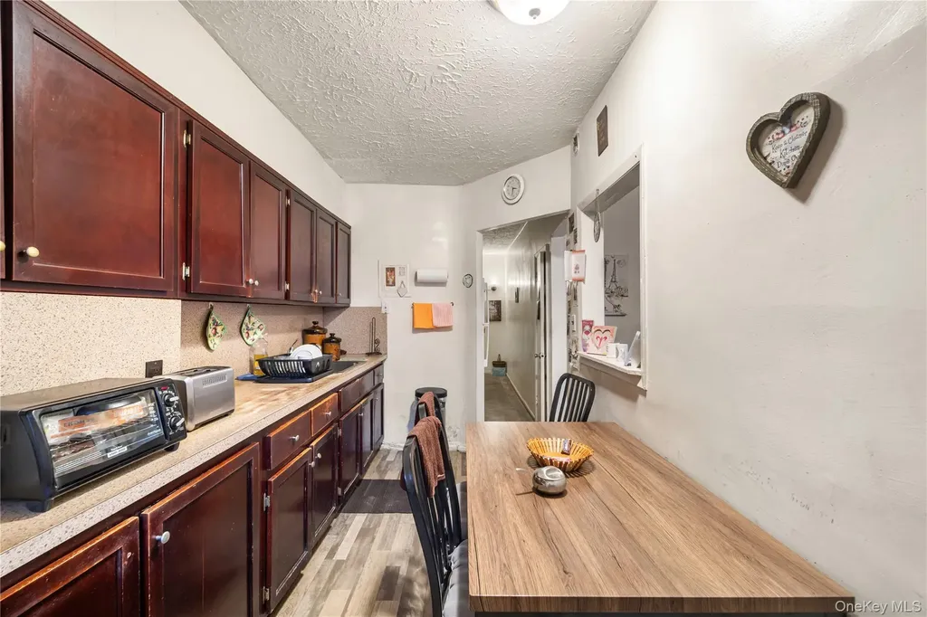 60-77 69th Avenue Ridgewood NY 11385
