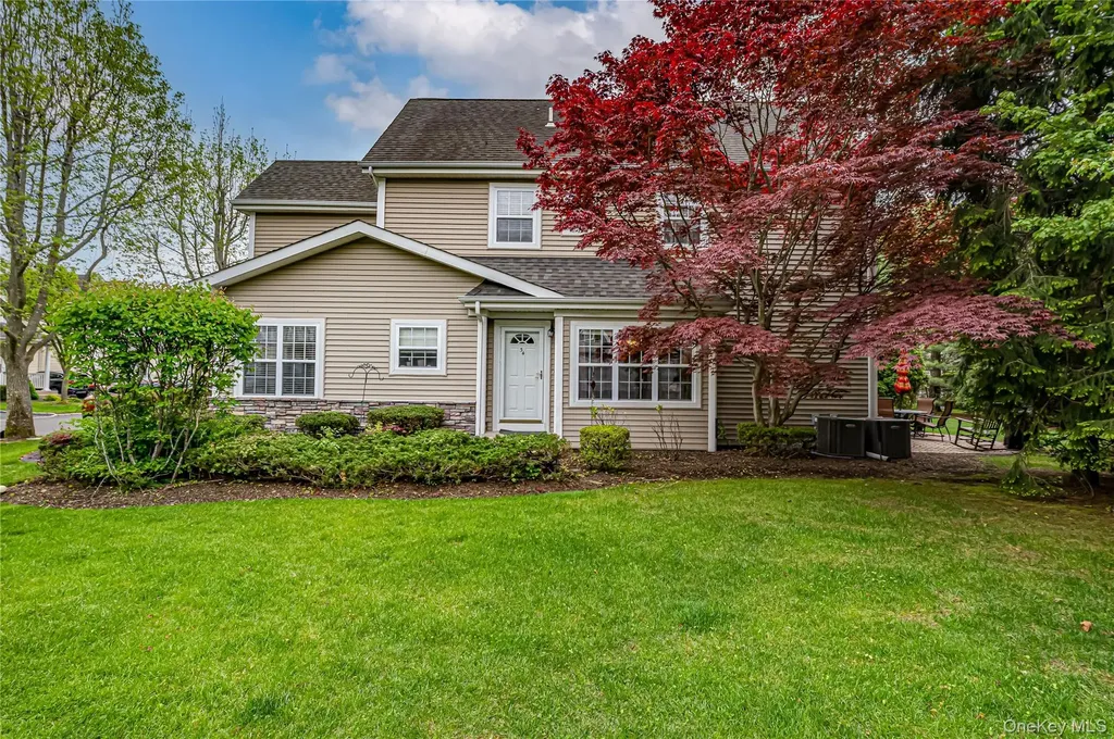34 Paddington Circle Smithtown NY 11787