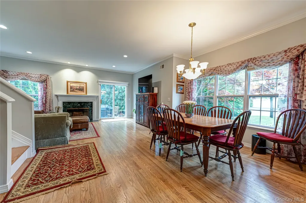 34 Paddington Circle Smithtown NY 11787