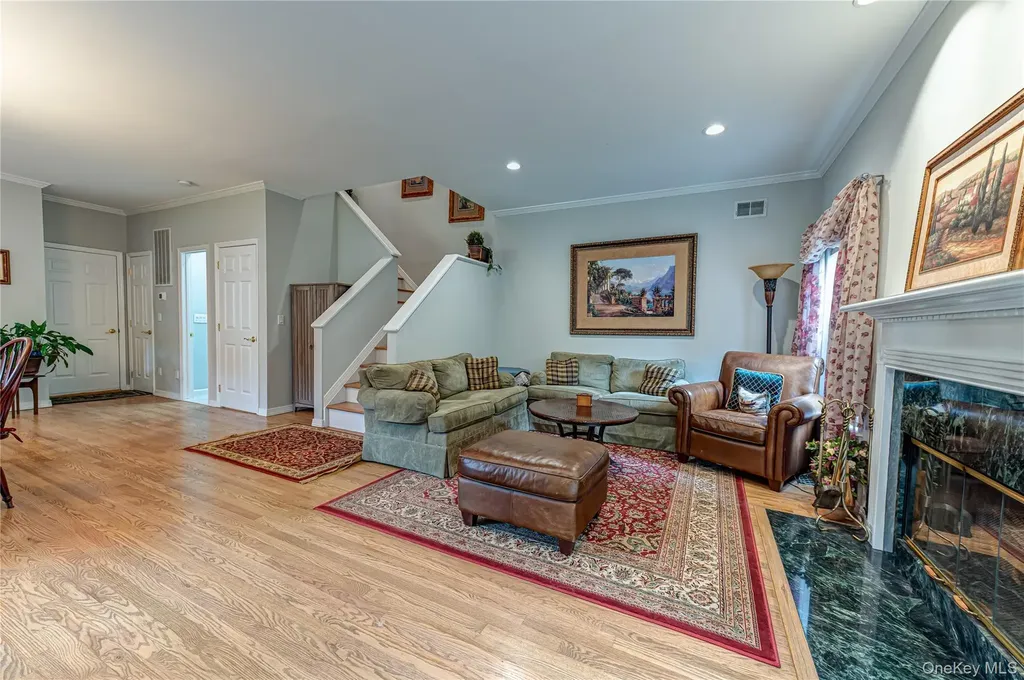 34 Paddington Circle Smithtown NY 11787