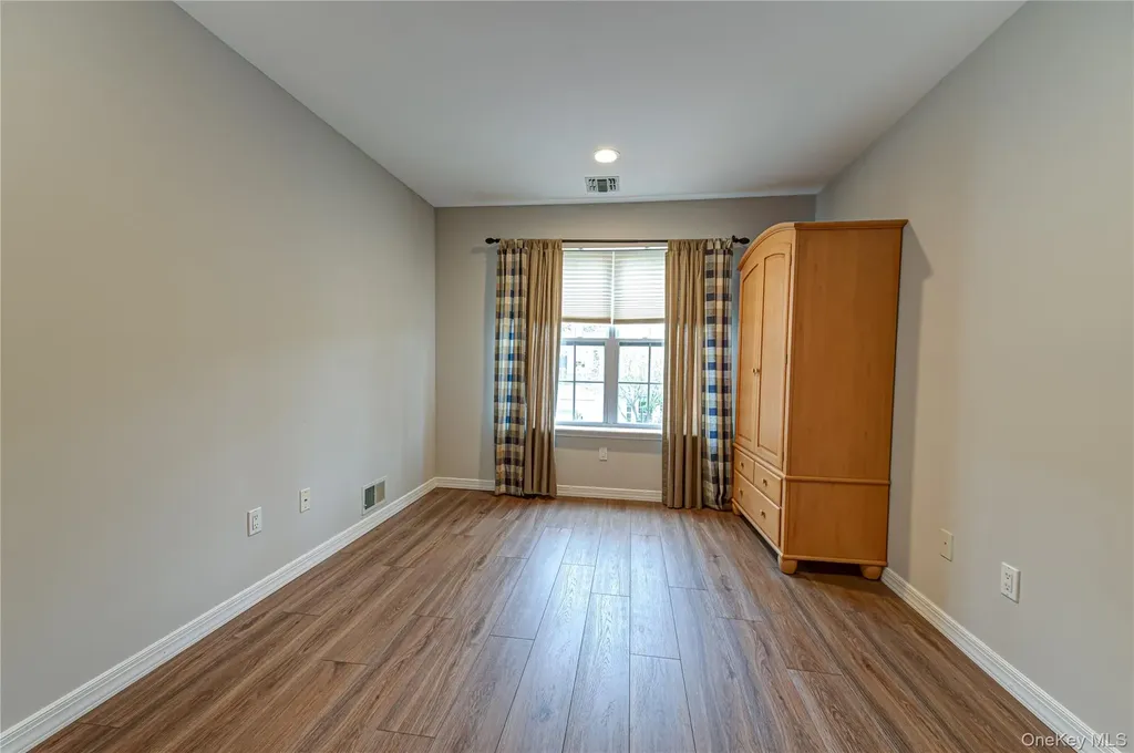 34 Paddington Circle Smithtown NY 11787