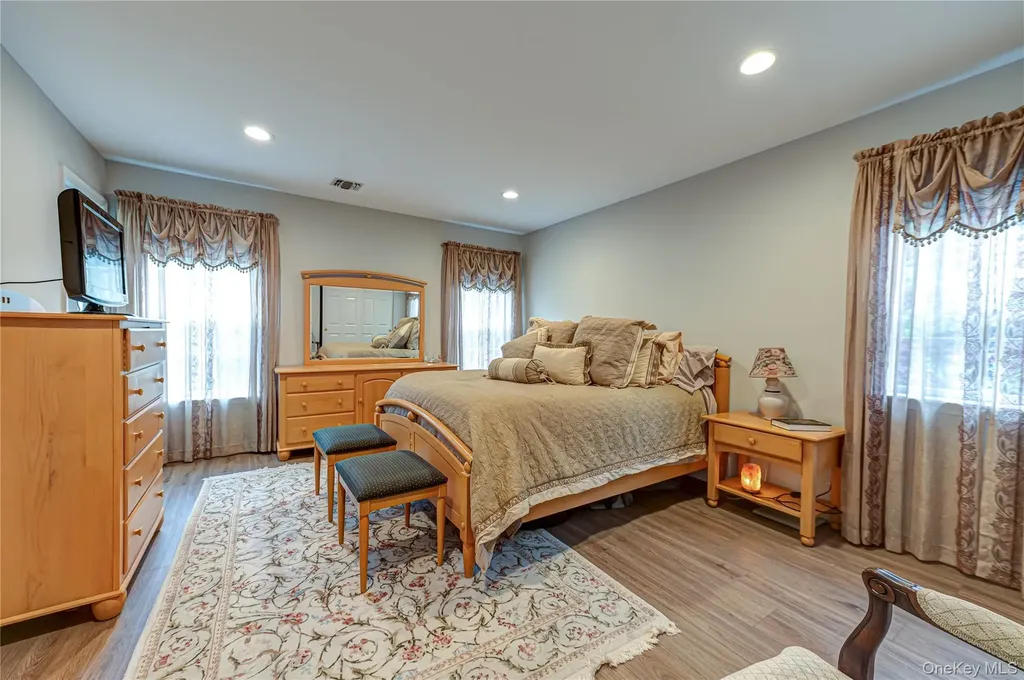 34 Paddington Circle Smithtown NY 11787