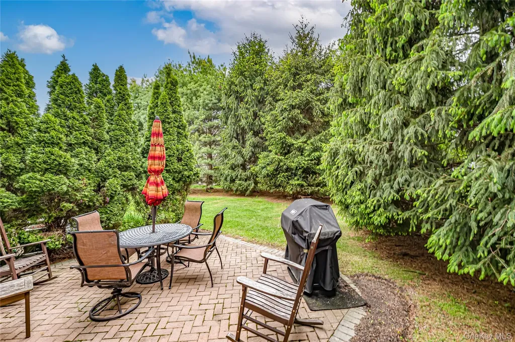 34 Paddington Circle Smithtown NY 11787