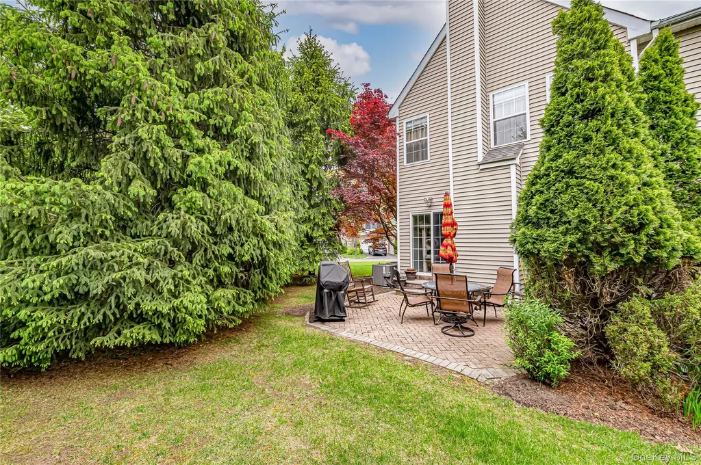 34 Paddington Circle Smithtown NY 11787