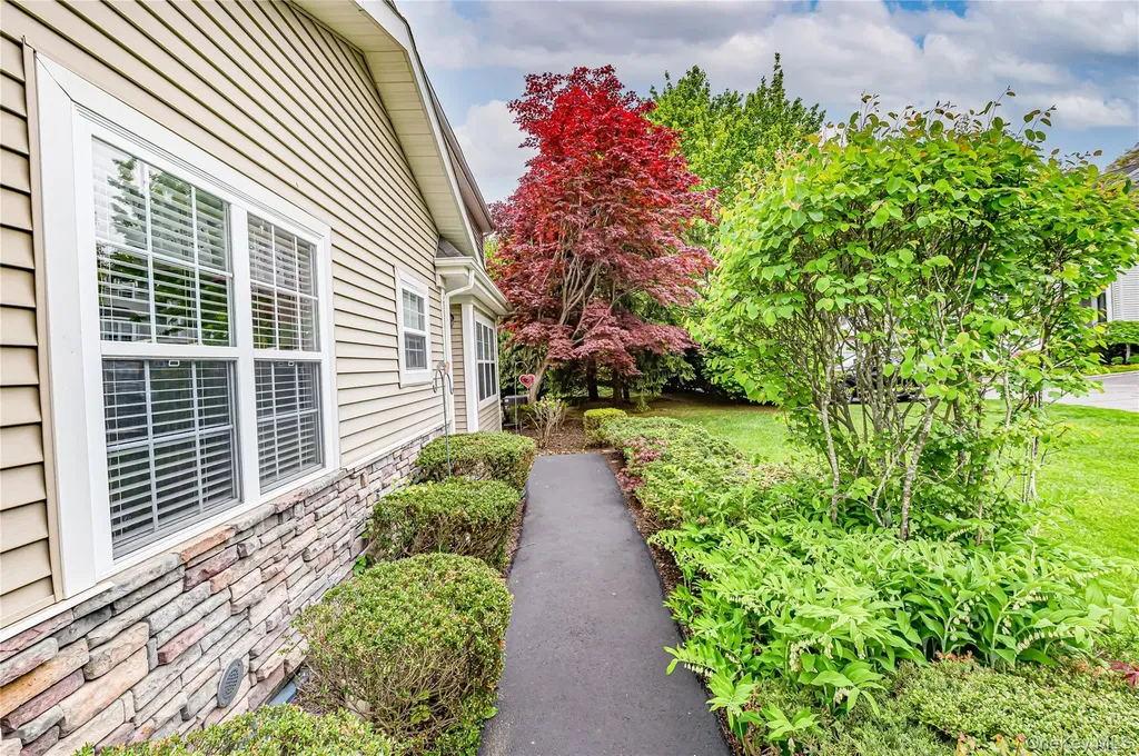 34 Paddington Circle Smithtown NY 11787