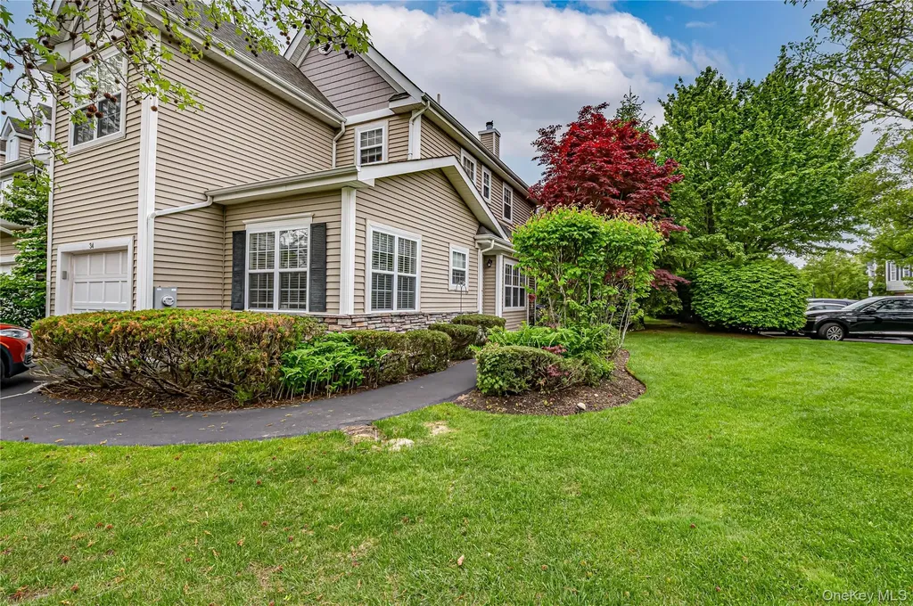34 Paddington Circle Smithtown NY 11787