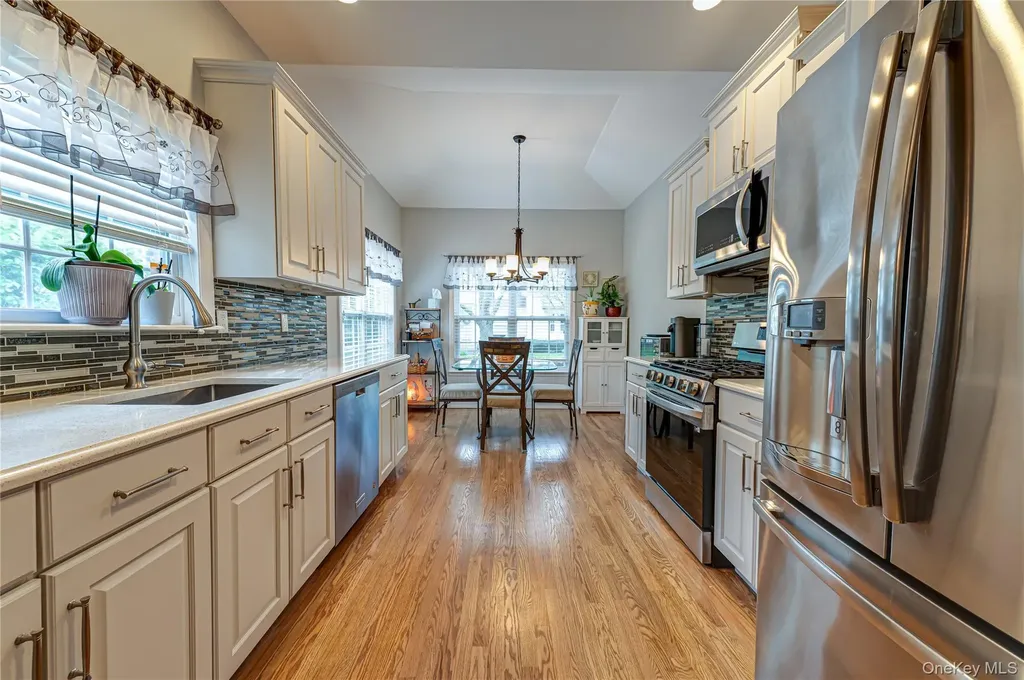 34 Paddington Circle Smithtown NY 11787
