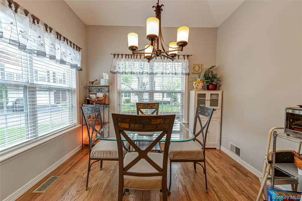 34 Paddington Circle Smithtown NY 11787