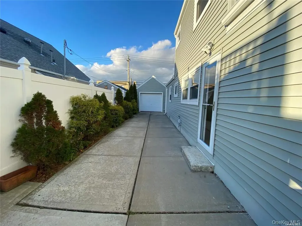 541 E Park Avenue Long Beach NY 11561