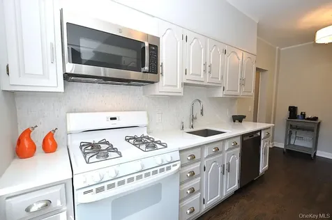 143 Garth Road Scarsdale NY 10583