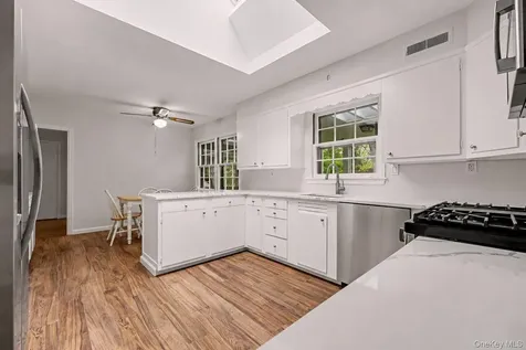 6 Hidden Green Lane Larchmont NY 10538