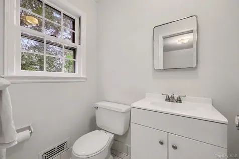 6 Hidden Green Lane Larchmont NY 10538