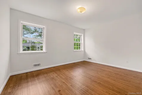 6 Hidden Green Lane Larchmont NY 10538