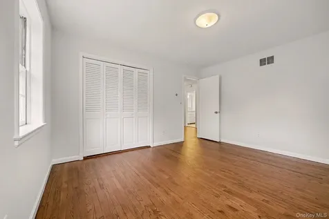 6 Hidden Green Lane Larchmont NY 10538