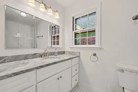 6 Hidden Green Lane Larchmont NY 10538