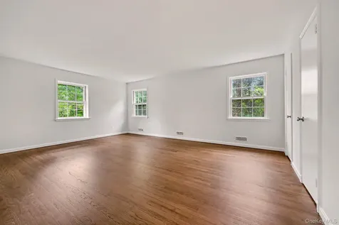 6 Hidden Green Lane Larchmont NY 10538
