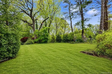 6 Hidden Green Lane Larchmont NY 10538