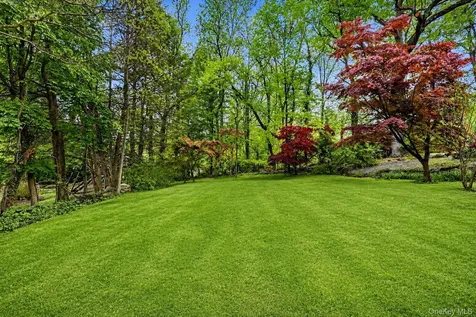6 Hidden Green Lane Larchmont NY 10538