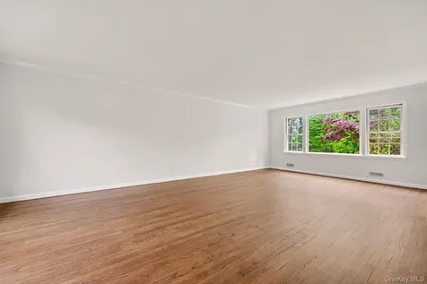 6 Hidden Green Lane Larchmont NY 10538