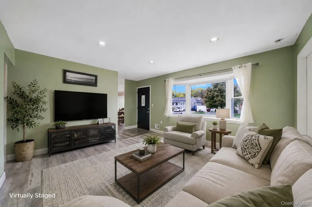 29 Franklin Street Islip NY 11751