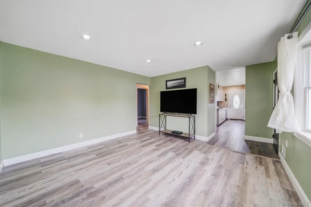 29 Franklin Street Islip NY 11751