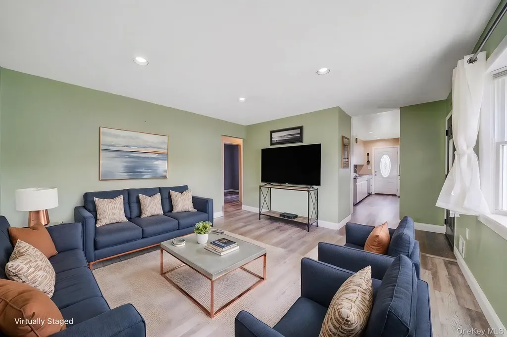 29 Franklin Street Islip NY 11751