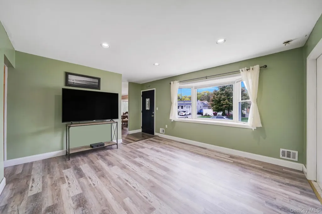 29 Franklin Street Islip NY 11751