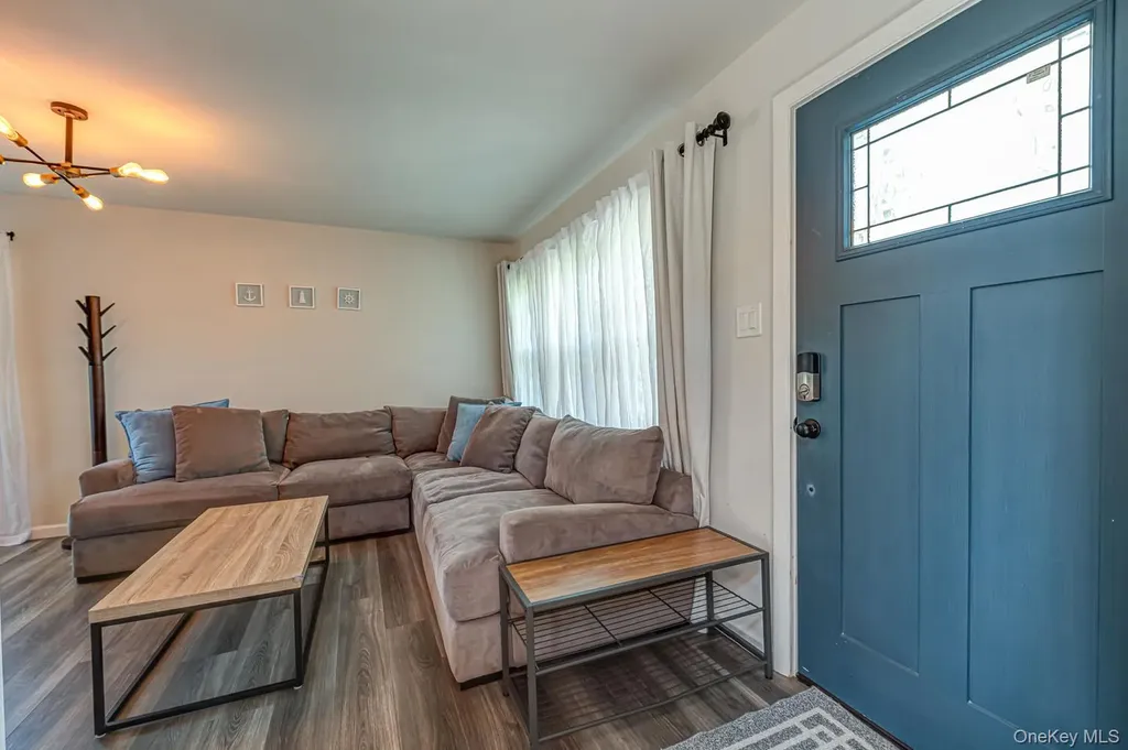 48 Springville Road Hampton Bays NY 11946