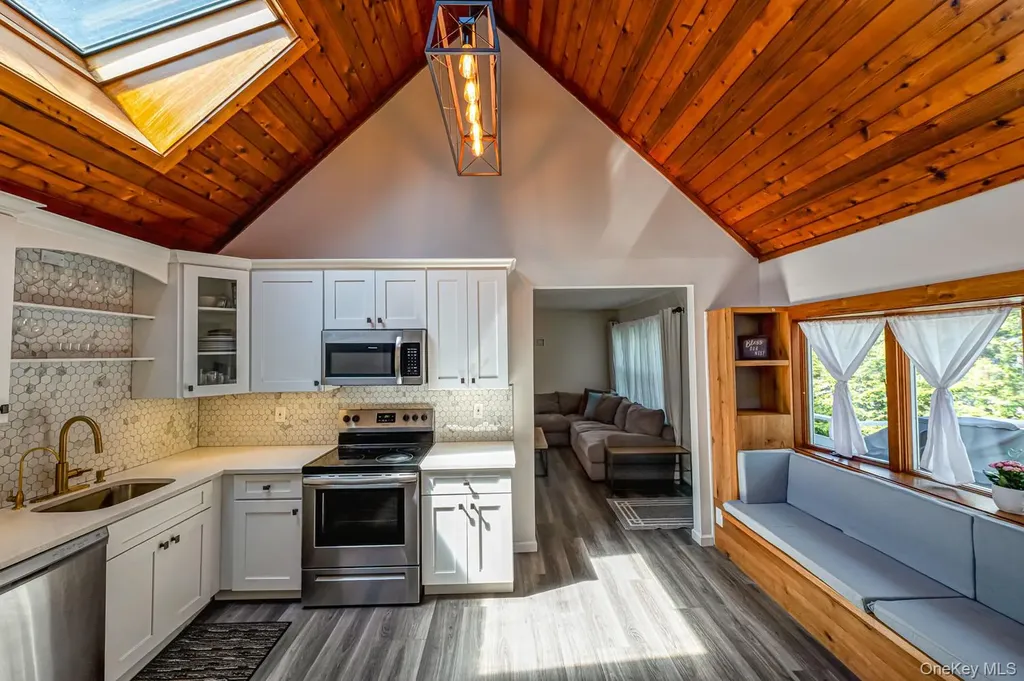 48 Springville Road Hampton Bays NY 11946