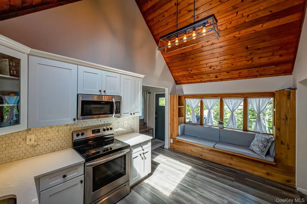 48 Springville Road Hampton Bays NY 11946