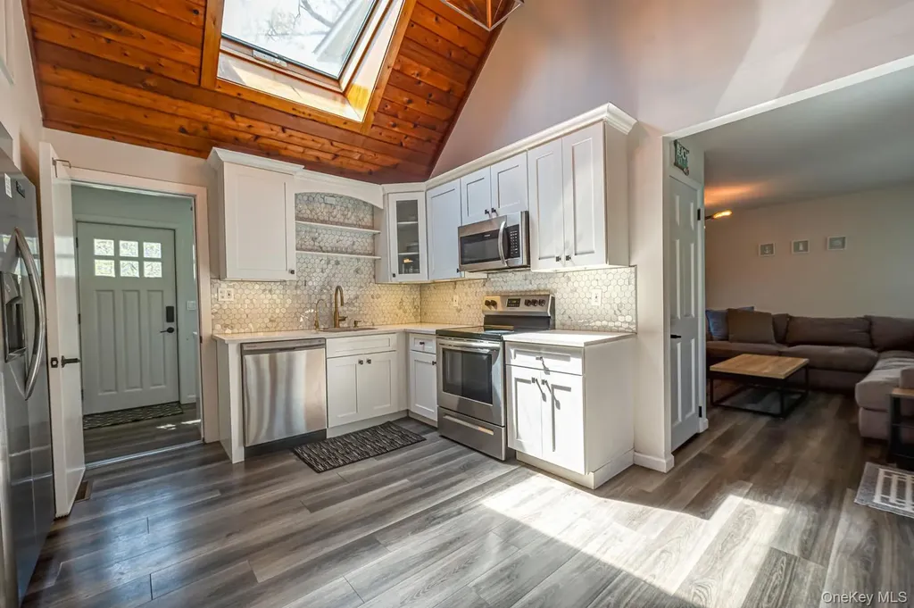 48 Springville Road Hampton Bays NY 11946