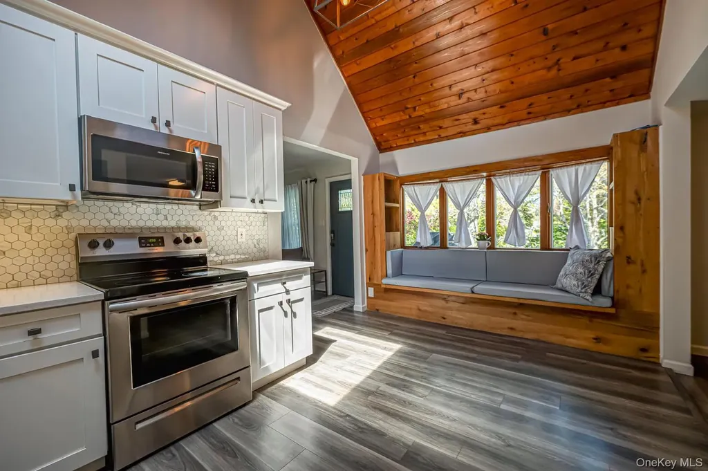 48 Springville Road Hampton Bays NY 11946