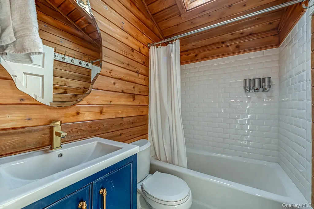 48 Springville Road Hampton Bays NY 11946