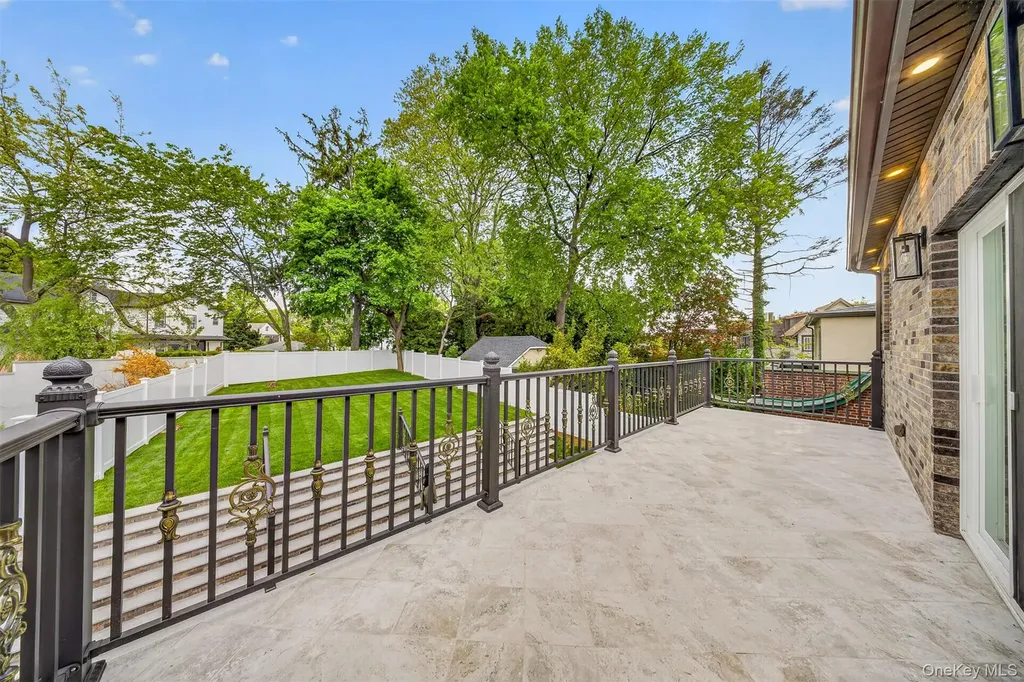 8366 Charlecote Ridge Jamaica NY 11432