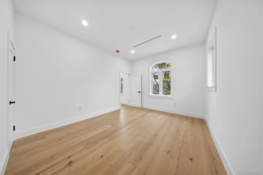8366 Charlecote Ridge Jamaica NY 11432