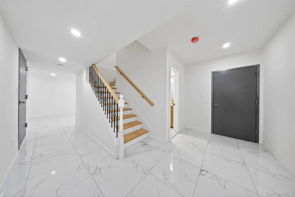 8366 Charlecote Ridge Jamaica NY 11432