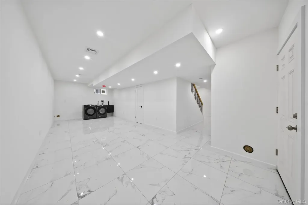 8366 Charlecote Ridge Jamaica NY 11432