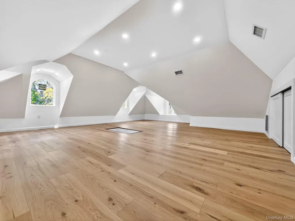 8366 Charlecote Ridge Jamaica NY 11432